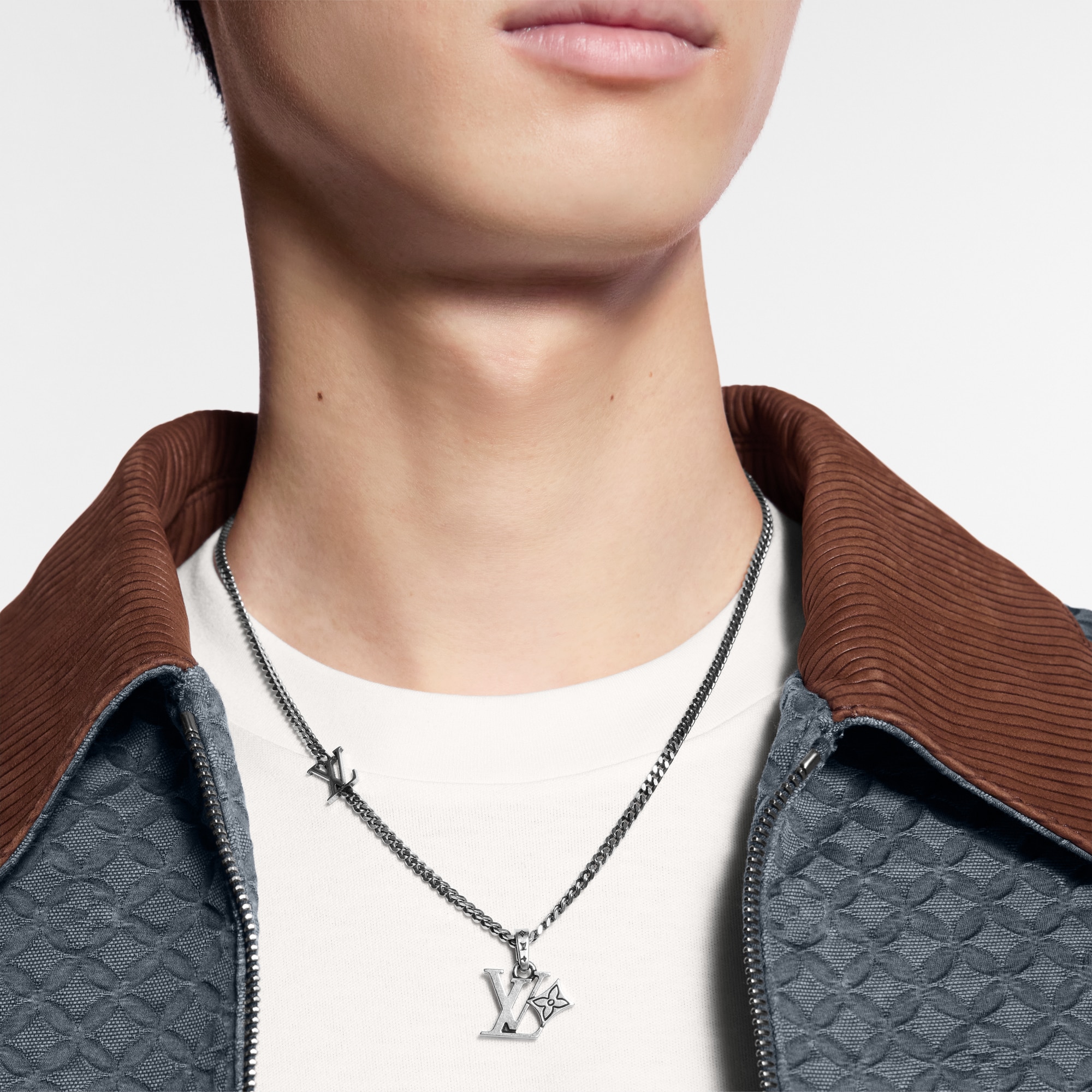 LV Flower Charm . - Luxury Fashion Jewellery - M03091 Z20 | LOUIS